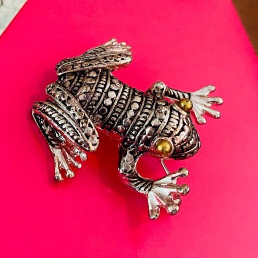 Vintage Silver Tone Dot Design Small Frog Brooch - Picture 2 of 8